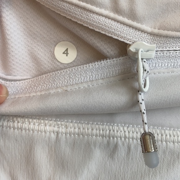 Lululemon speed up shorts 2.5 inches SZ 4 - Picture 4 of 5